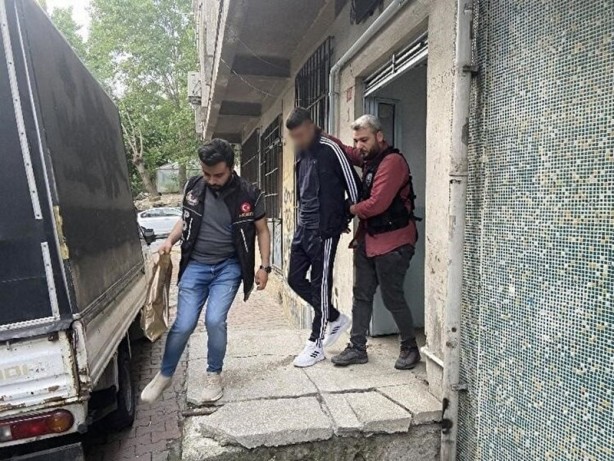 Foto - İstanbul'da şafak vakti torbacı operasyonu! Polisi görünce kendisini pencereden attı