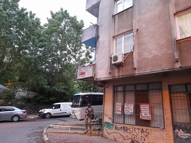 Foto - İstanbul'da şafak vakti torbacı operasyonu! Polisi görünce kendisini pencereden attı