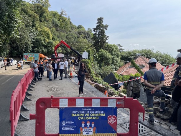 Foto - İstanbul'da sağanak nedeniyle bir restorana ait duvar çöktü! Bir kişi duvarın altında kaldı