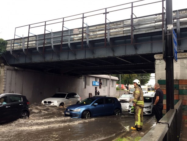 Foto - İstanbul'da sağanak su baskınlarına yol açtı