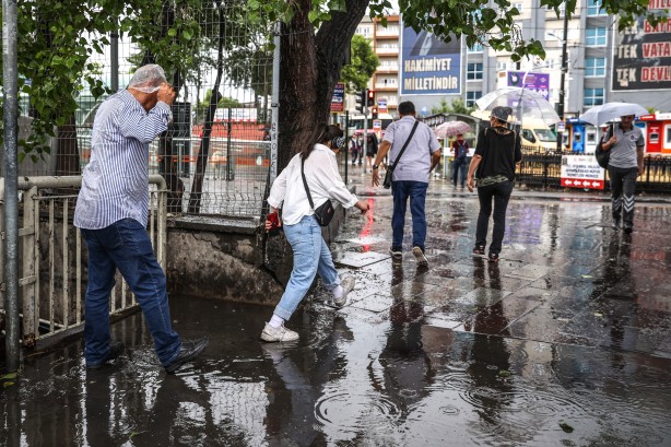 Foto - İstanbul'da sağanak yağış etkili oluyor