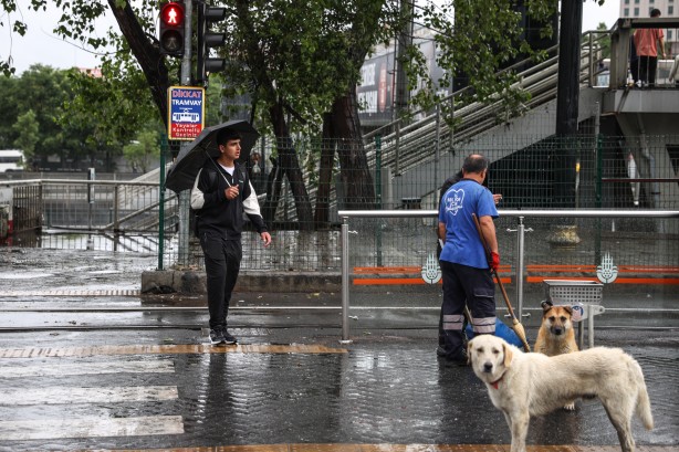 Foto - İstanbul'da sağanak yağış etkili oluyor