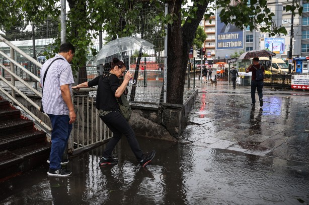 Foto - İstanbul'da sağanak yağış etkili oluyor