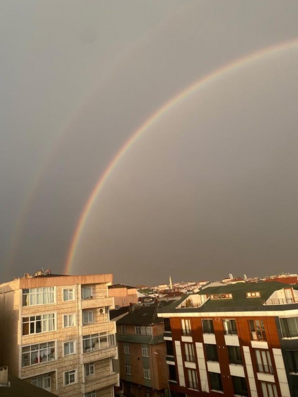 Foto - İstanbul'da sağanak yağış sonrası gökkuşağı renkli görüntüler oluşturdu