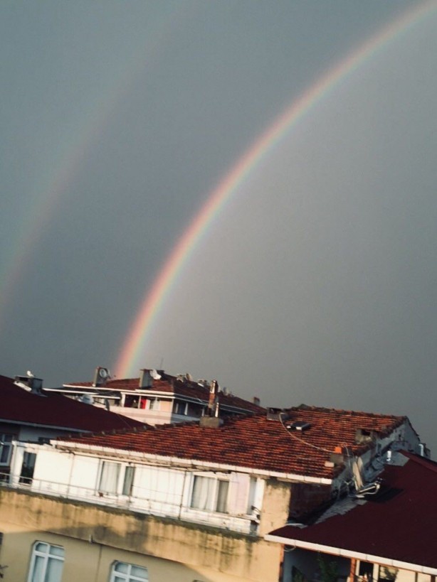 Foto - İstanbul'da sağanak yağış sonrası gökkuşağı renkli görüntüler oluşturdu