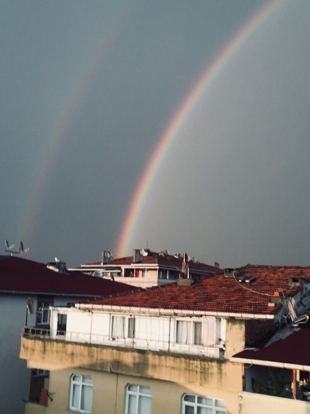 Foto - İstanbul'da sağanak yağış sonrası gökkuşağı renkli görüntüler oluşturdu