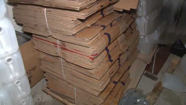 Foto - İstanbul'da sahte alkol operasyonu: Tam bir buçuk ton ele geçirildi!