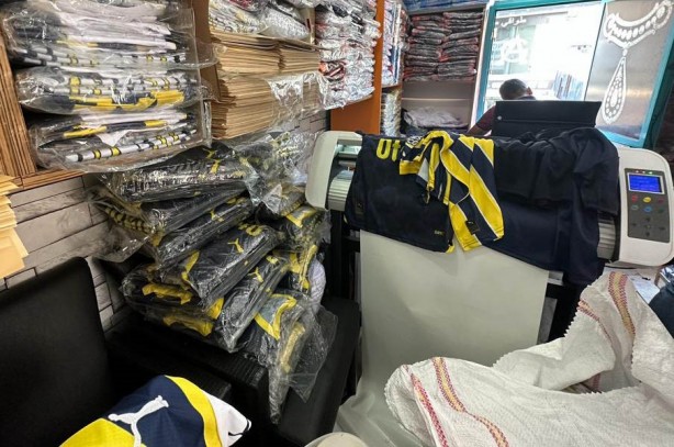 Foto - İstanbul'da sahte forma operasyonu!