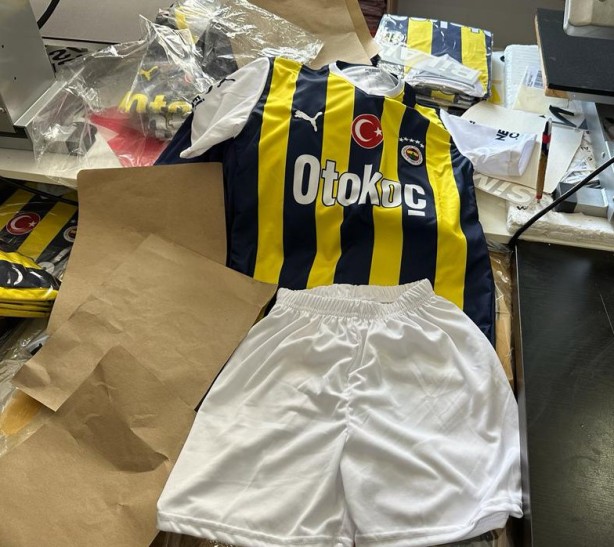 Foto - İstanbul'da sahte forma operasyonu!