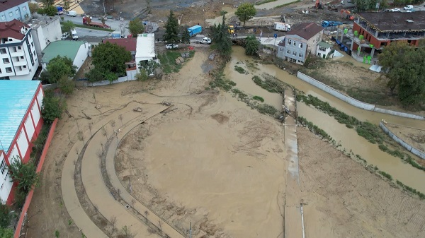Foto - İstanbul'da sel felaketi! O mahalle havadan görüntülendi