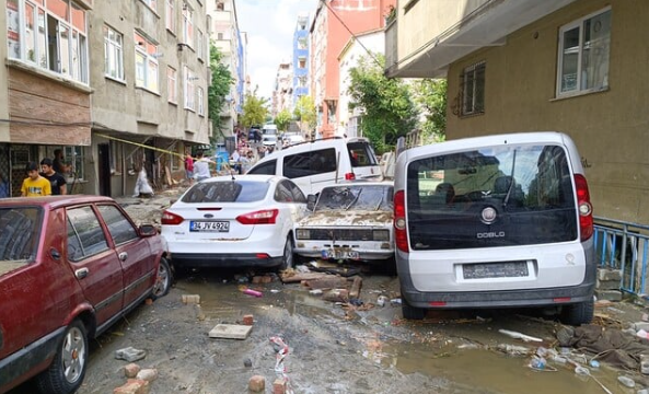 İstanbul'da sel felaketinden etkilenenlere 15 bin TL yardım ödemesi yapılacak