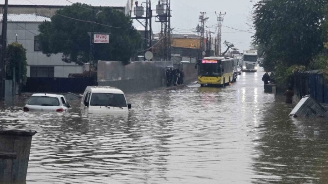 İstanbul'da sel tehlikesi bulunan 10 ilçe belli oldu