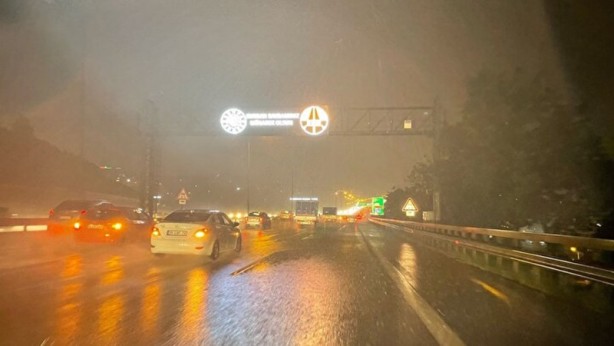 Foto - İstanbul'da şimşekler geceyi adeta gündüze çevirdi