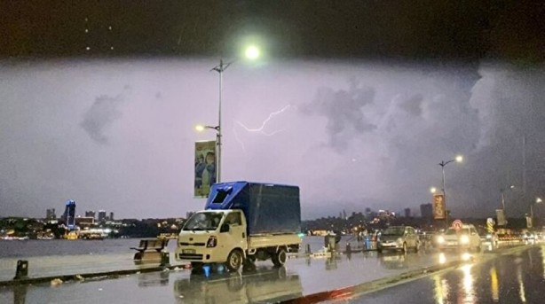 Foto - İstanbul'da şimşekler geceyi adeta gündüze çevirdi