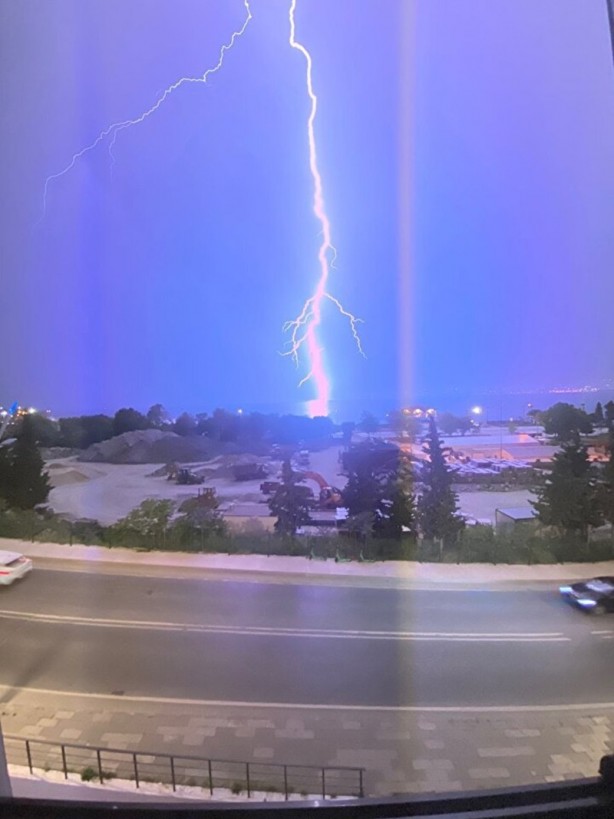 Foto - İstanbul'da şimşekler geceyi adeta gündüze çevirdi