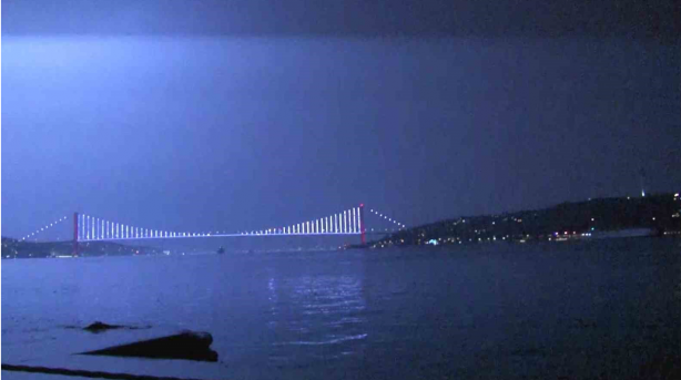 Foto - İstanbul’da şimşekler geceyi aydınlattı