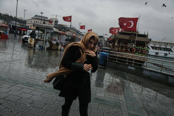 İstanbul'da soğuk ve yağışlı hava etkisini gösterdi