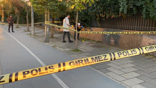 Foto - İstanbul'da sokak ortasında dehşet! Silahlı saldırıya uğrayan yabancı uyruklu şahıs öldü