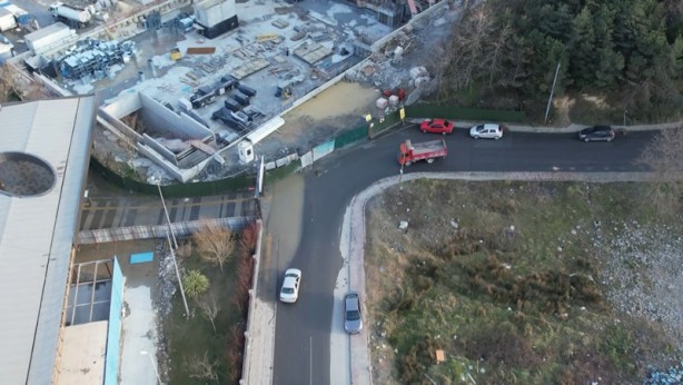 Foto - İstanbul'da su borusu patladı, tonlarcası boşa aktı! Su kesintileri var