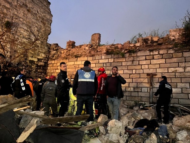 Foto - İstanbul'da tarihi surlarda çökme! Bir kişi hayatını kaybetti