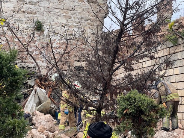 İstanbul'da tarihi surlarda çökme! Bir kişi hayatını kaybetti