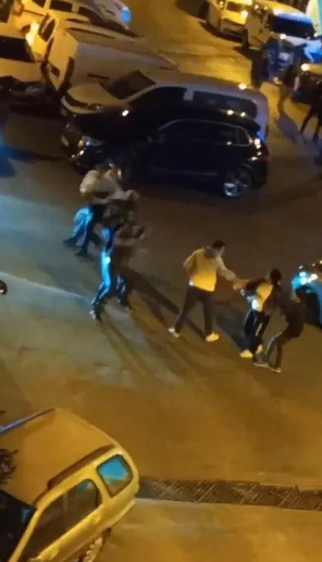 Foto - İstanbul’da taşlı sopalı, tekmeli yumruklu kavga