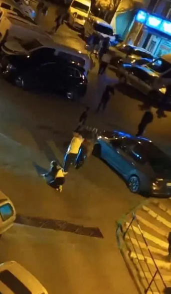 Foto - İstanbul’da taşlı sopalı, tekmeli yumruklu kavga