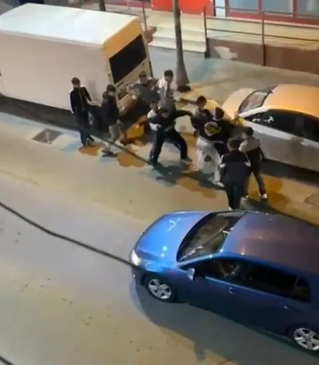 İstanbul’da taşlı sopalı, tekmeli yumruklu kavga