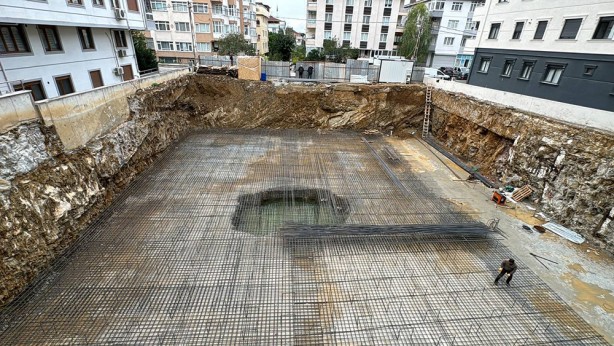 Foto - İstanbul'da toprak kayması! 5 katlı bina tahliye edildi!