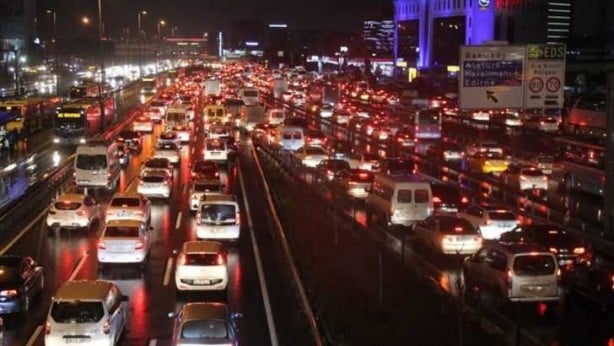 Foto - İstanbul'da trafiğin en yoğun olduğu günler hangileri?