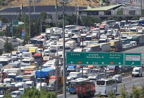 Foto - İstanbul'da trafiğin en yoğun olduğu günler hangileri?