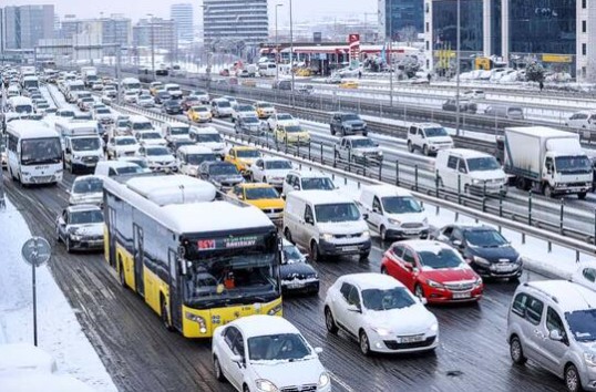 İstanbul'da trafik yoğunluğu yüzde 85'e çıktı