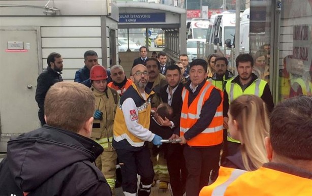 İstanbul'da tramvaylar çarpıştı