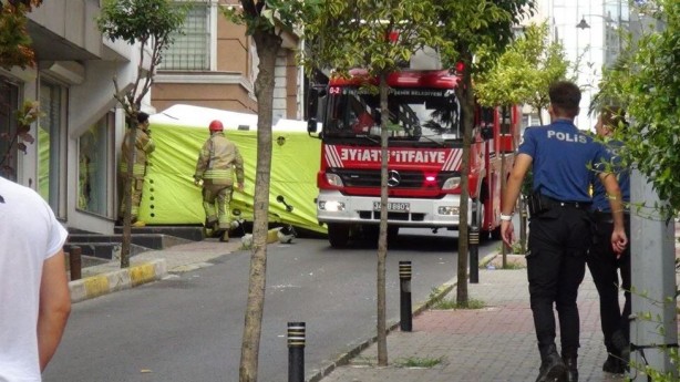 Foto - İstanbul'da tuhaf olay! Yoldan geçenlerin üzerine kezzap döktü