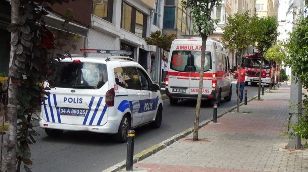 Foto - İstanbul'da tuhaf olay! Yoldan geçenlerin üzerine kezzap döktü