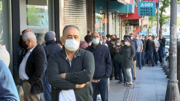 Foto - İstanbul'da ürküten görüntü! Metrelerce uzunlukta sabah kuyruğu