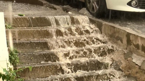 Foto - İstanbul'da uyarısı yapılan sağanak yağış başladı