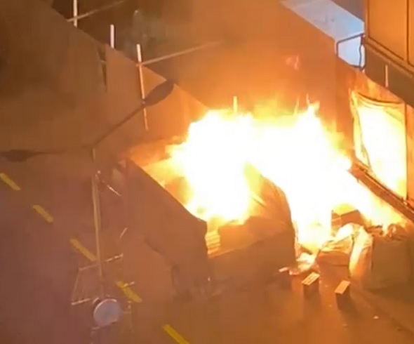 İstanbul'da yangından böyle mal kaçırıldı! 