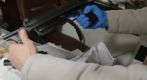 Foto - İstanbul’da yılbaşı gecesi silah operasyonu: Suikast silahı ele geçirildi!