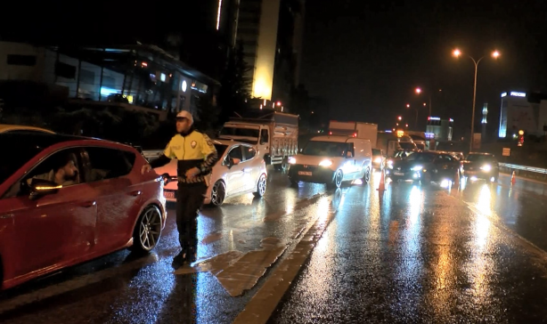 Foto - İstanbul'da zincirleme kaza! 12 araç birbirine girdi