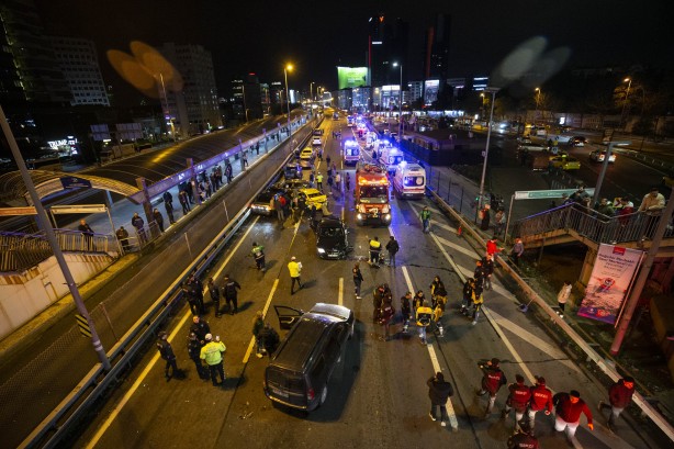 İstanbul'da zincirleme kaza! 13 araç çarpıştı