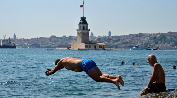 Foto - İstanbul'daki aşırı sıcaklar vatandaşı boğazın serin sularına itti