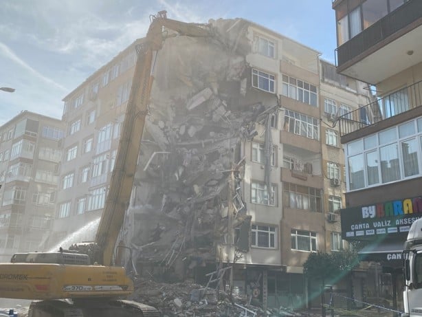 İstanbul'daki binanın kolonları çatlamıştı! Harekete geçildi