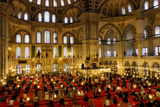 İstanbul'daki camilerde Kudüs için dua