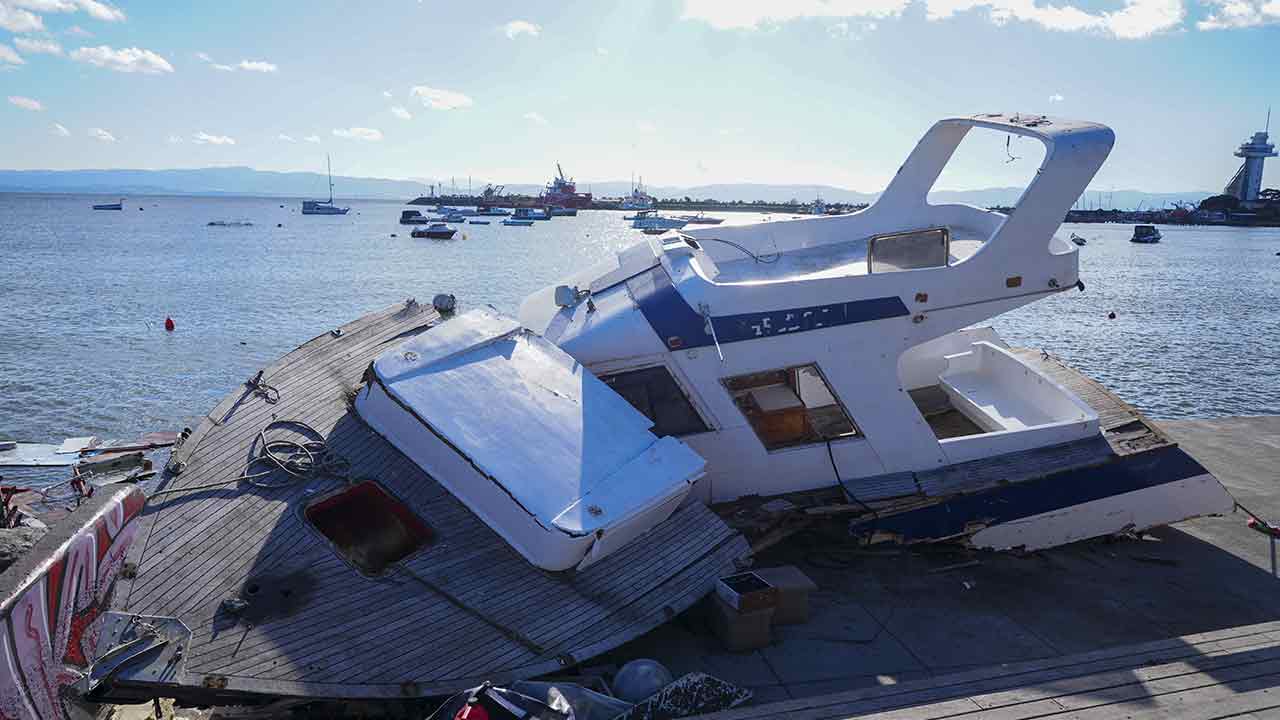 İstanbul’daki felaketin izleri fırtına dinince ortaya çıktı