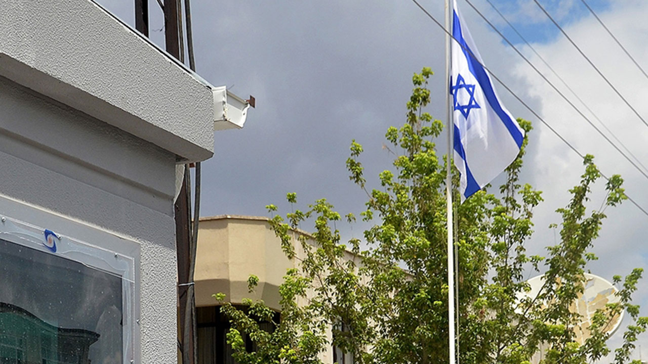 Foto - İstanbul'daki İsrail Başkonsolosluğu'nda hareketli saatler! Silahlar patladı, valilikten açıklama geldi