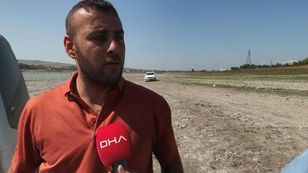 Foto - İstanbul'daki o baraj kurudu! Pikniğe gidenlerin araçları bataklığa saplandı