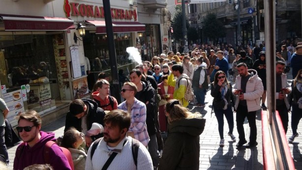 Foto - İstanbul'daki Ruslar metrelerce kuyruk oluşturdu