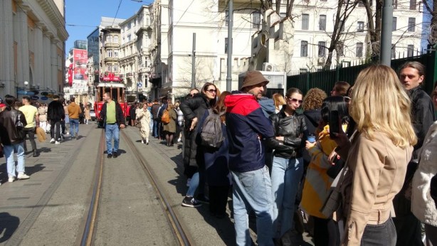 Foto - İstanbul'daki Ruslar metrelerce kuyruk oluşturdu