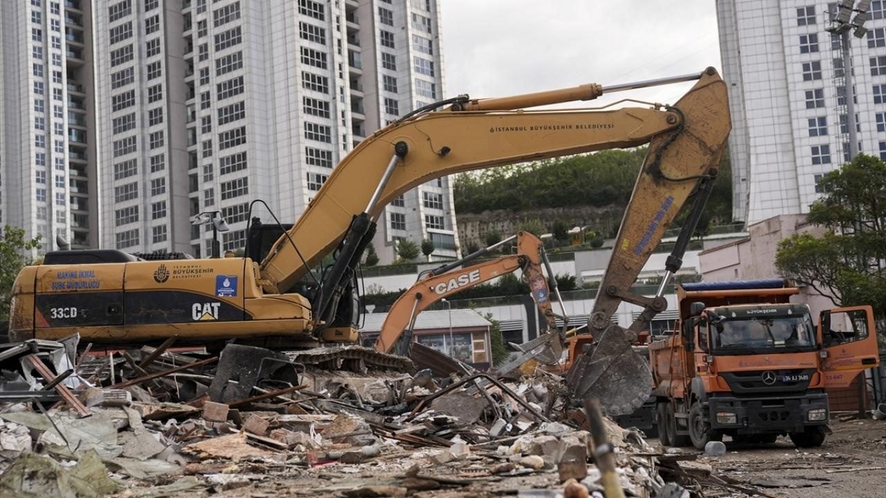 Foto - İstanbul'daki selden çok etkilenmişti! Ayazağa'da enkaz kaldırma çalışmaları sürüyor